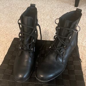 Sorel leather boot size 9